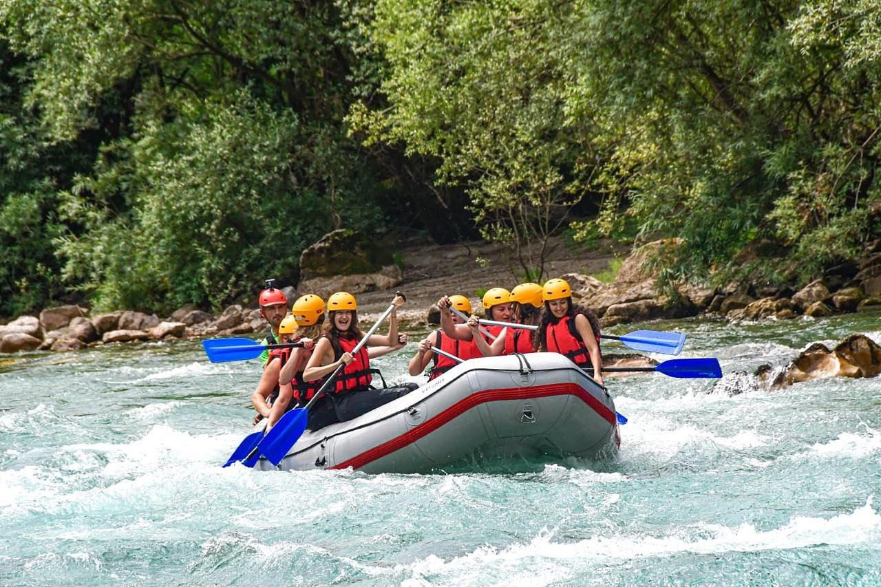 Rafting na rijeci Tari u kanjonu Tare, Crna Gora